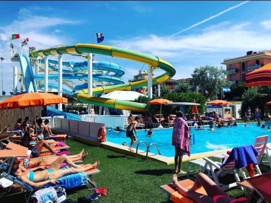 Hotel Sabbia D'Oro ริมินี ภายนอก รูปภาพ